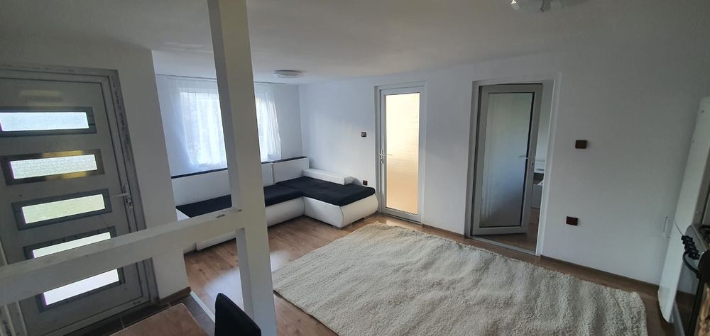 Casa trei camere de închiriat