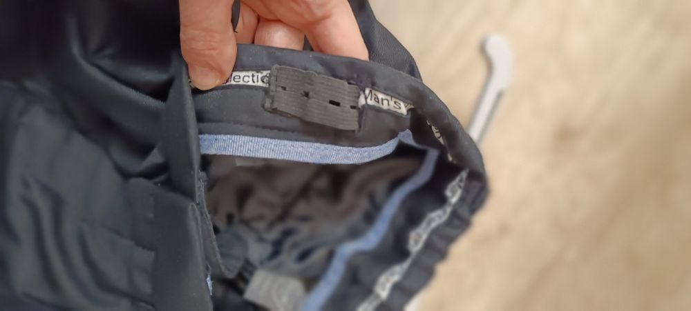 De vanzare pantaloni cu vesta de baieti