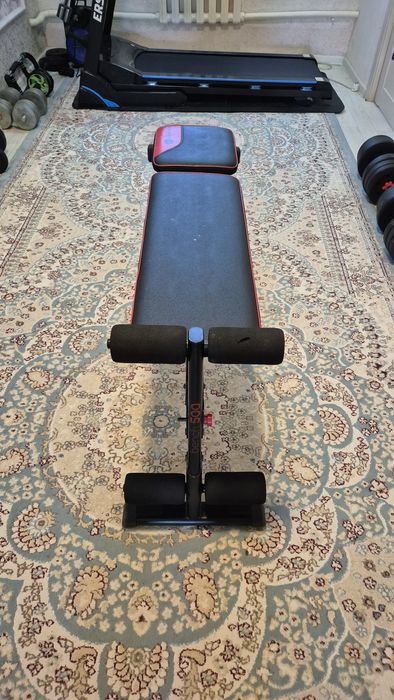 Скамья для пресса. Спортивный инвентарь.