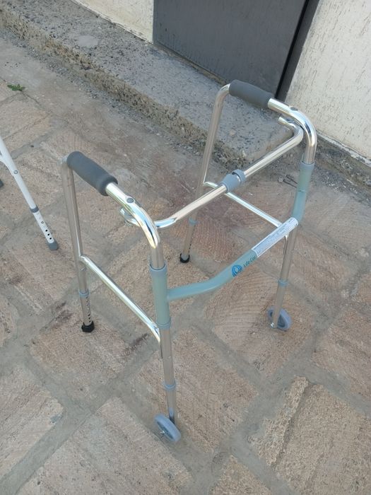 Инвалидная ходунок / туалет