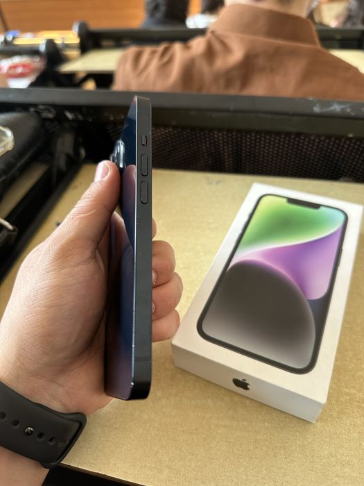 Продам IPhone 14 256 gb