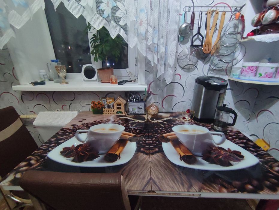 Продам кухонный стол