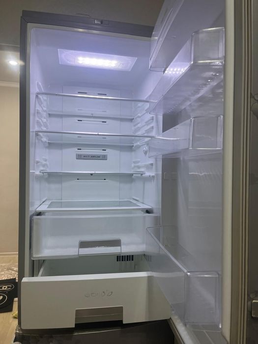 Холодильник LG в отличном состоянии