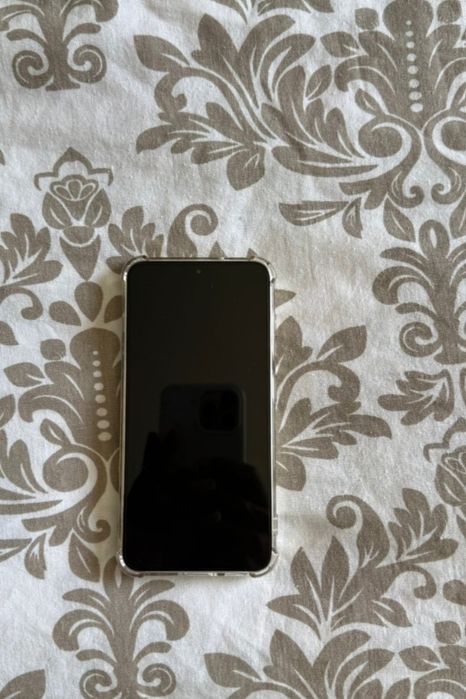 Samsung s23 в хорошем состоянии