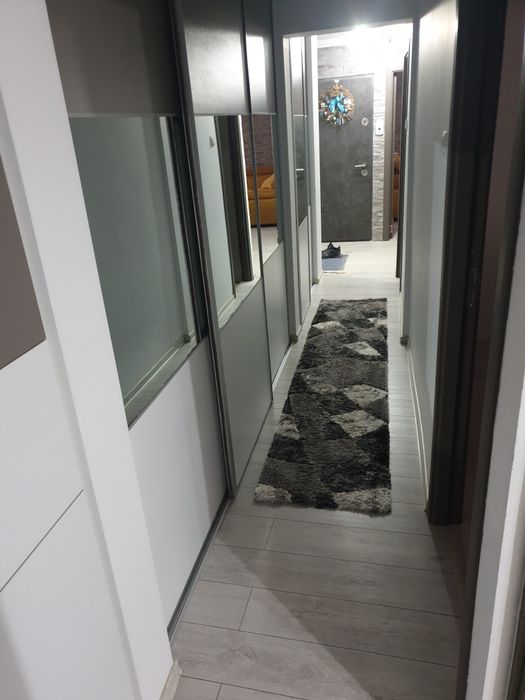 Apartament cu 3 camere decomandat,  renovat, mobilat si utilat