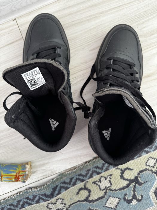 Адидас.            .