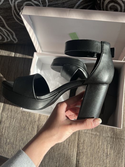 Високи обувки H&M