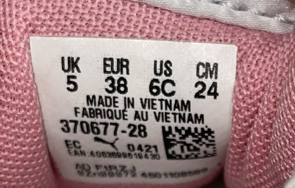 Кроссовки женские