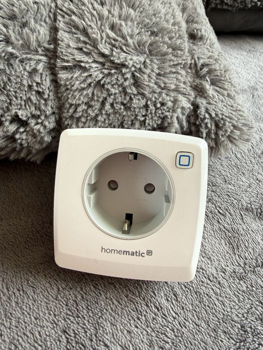 Интелигентен контакт Homematic IP Smart Plug