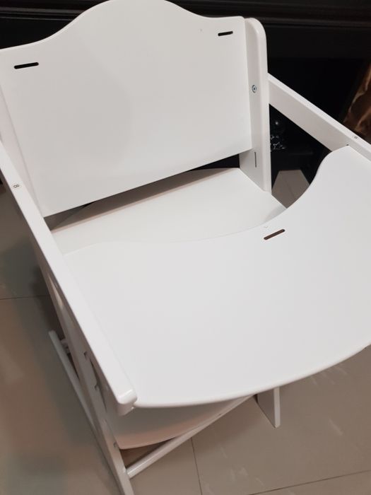 Scaun masa bebe lemn alb. Noua.