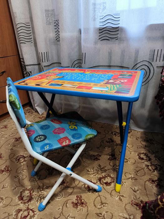 Детский столик со стульчиком