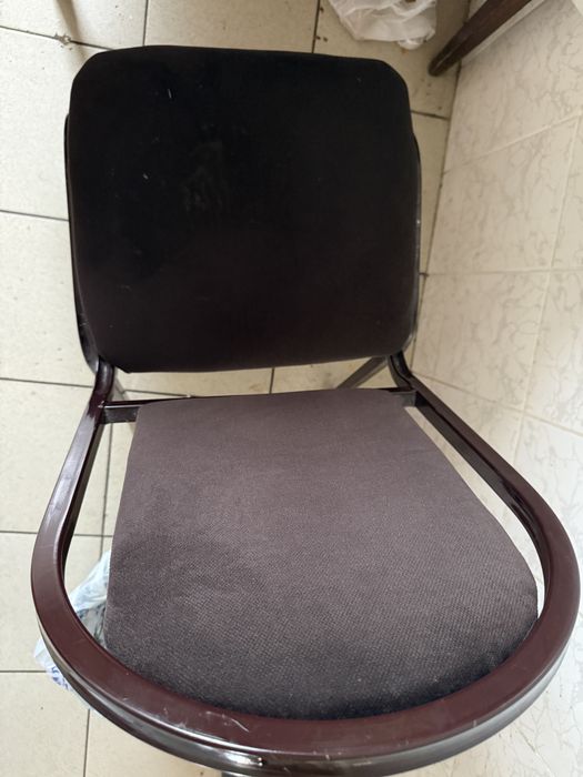 стул его можно использовать как стол или офисное кресло новый стул