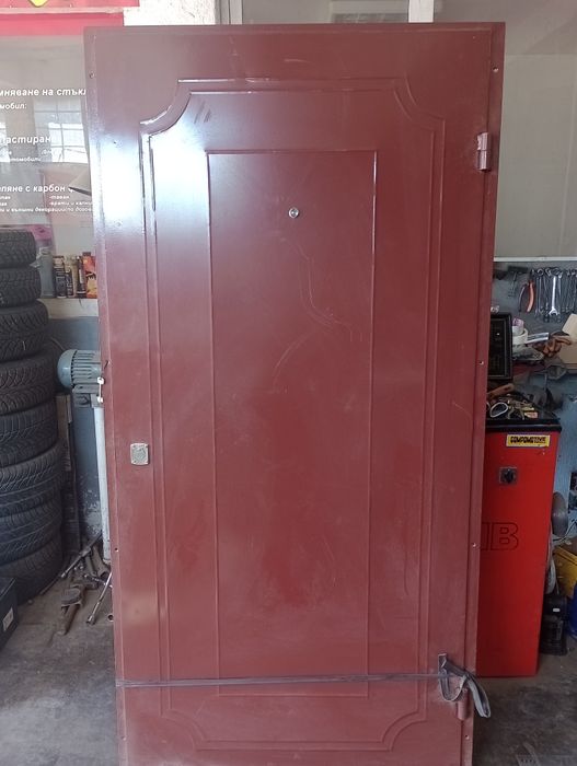 Входна врата желязна