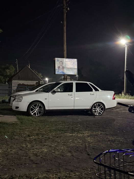 Продам Приору первую