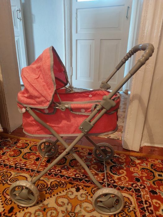 Продам срочно детскую коляску для кукол