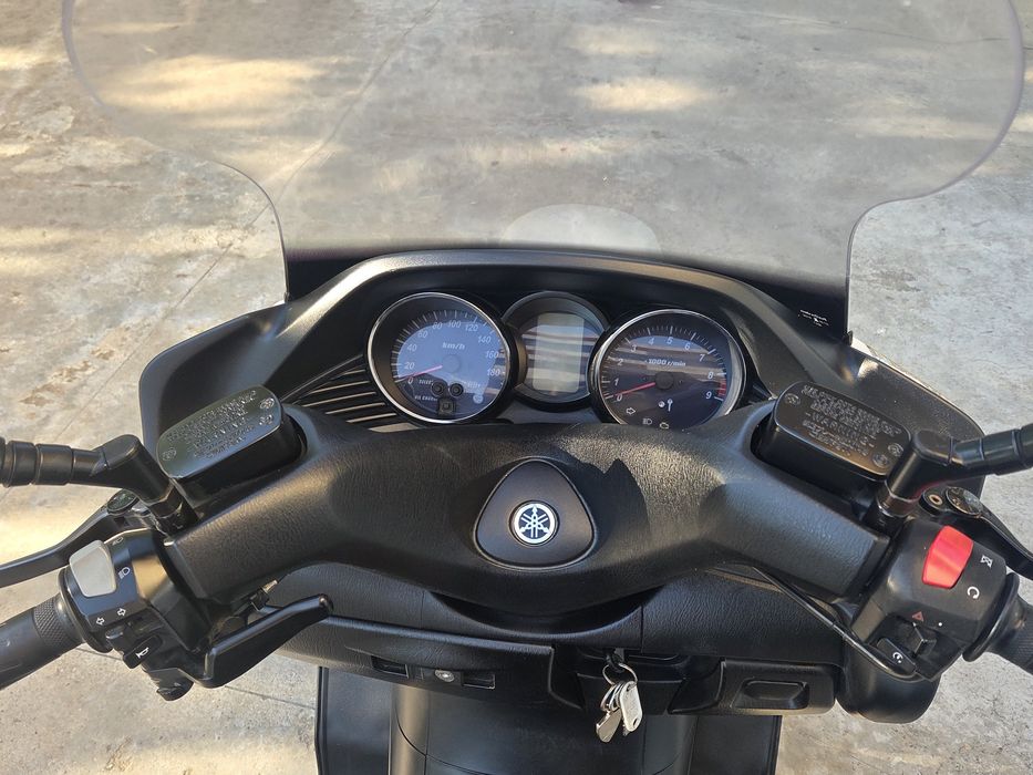 Vând yamaha majesti 400