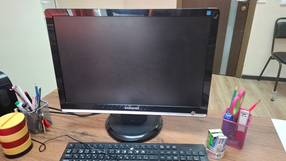 Продам мониторы и тонеры