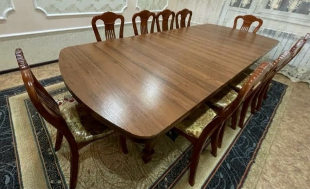 Продам стол  для гостиной без стульев