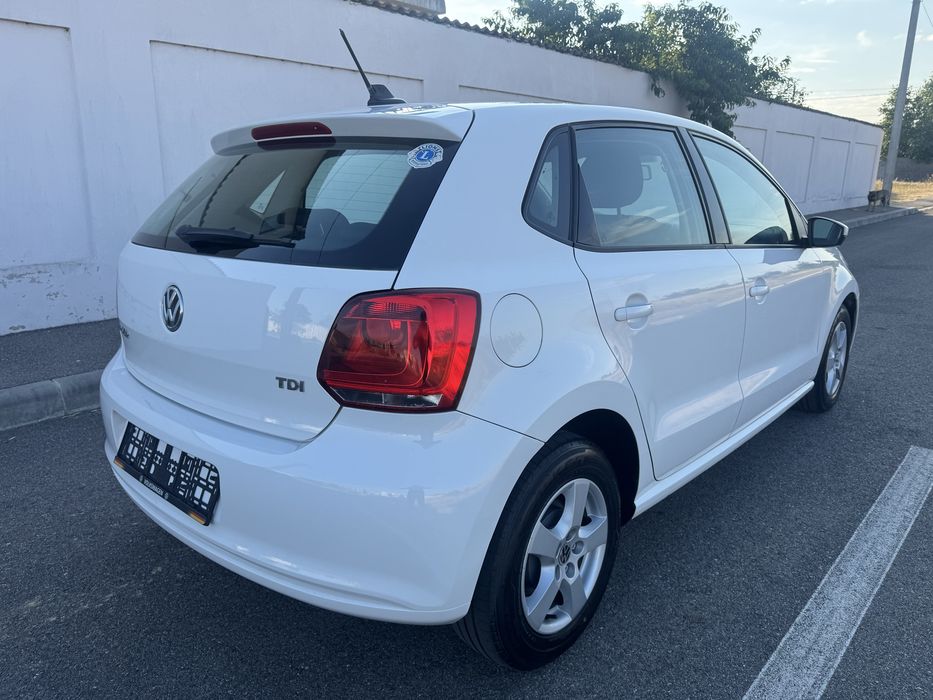 VOLKSWAGEN Polo 2011 — imagine 3
