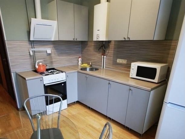 2Х ком квартира посуточно, Peволюция