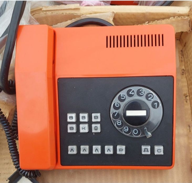 Ретро телефон червен 13 броя