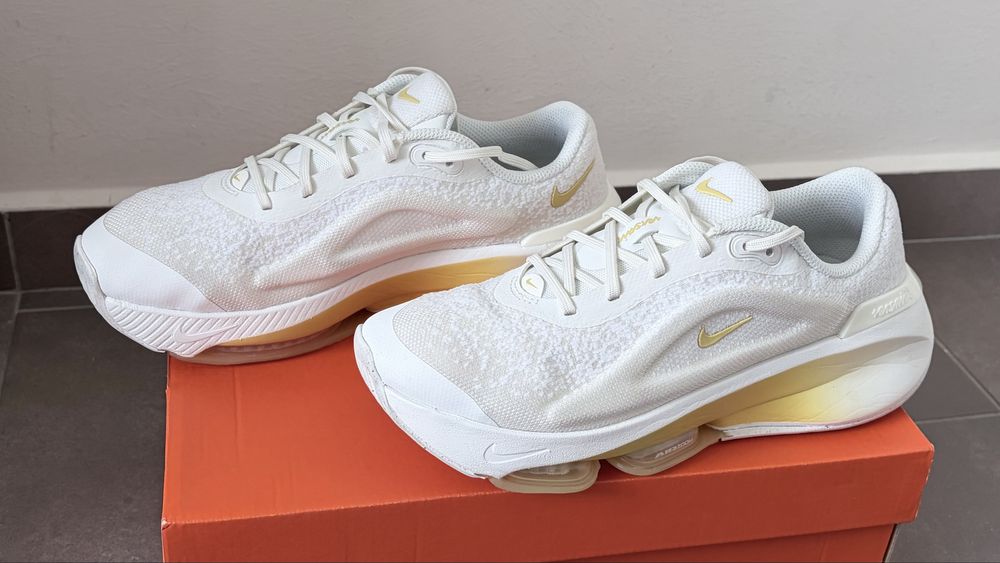 Nike Versair бял/златист 39