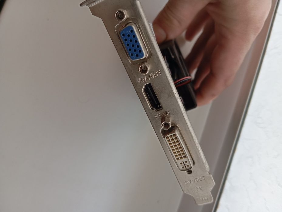 Видеокарта Gt210 1 gb