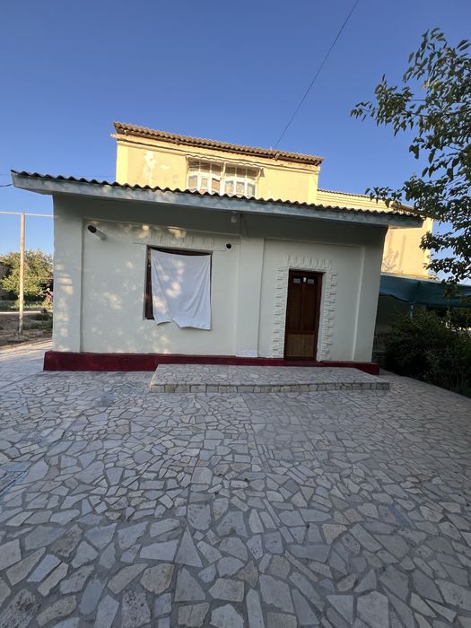 Qorovulbozor tumanida uy sotiladi noturar bilan birga