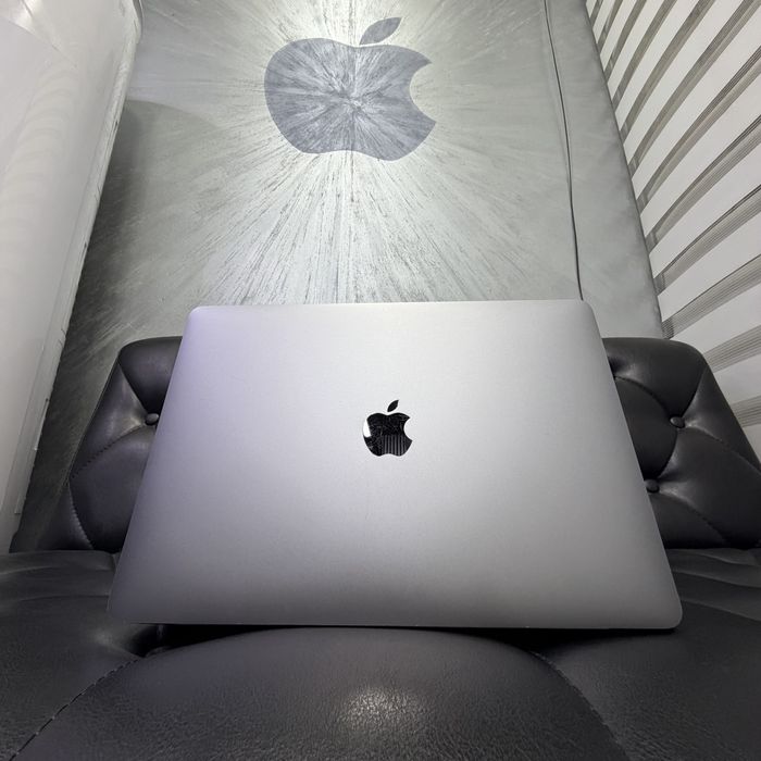 Apple MacBook Pro M1 2020 года в идеальном состояние
