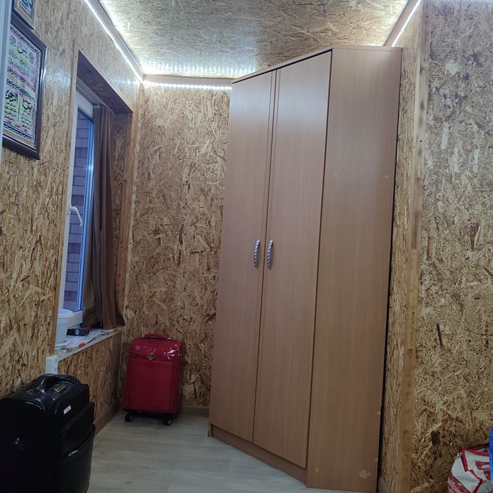 Продам угловой шкаф песочного цвета