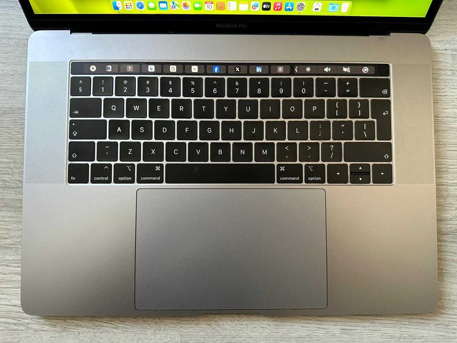 MacBook Pro 15" 2019 | i7 2.6GHz | 16GB RAM | 256GB SSD | Touch Bar