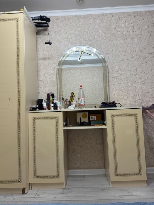 Шифонер, туалетный столик