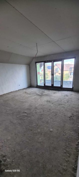 CASĂ D+P+E DE VÂNZARE în Reghin – teren 2.000 mp, zona rezidențială