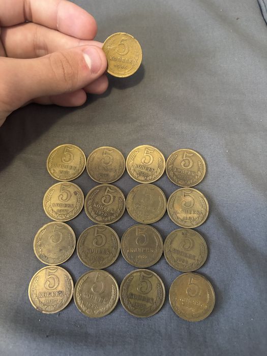 Lot 300 Monede