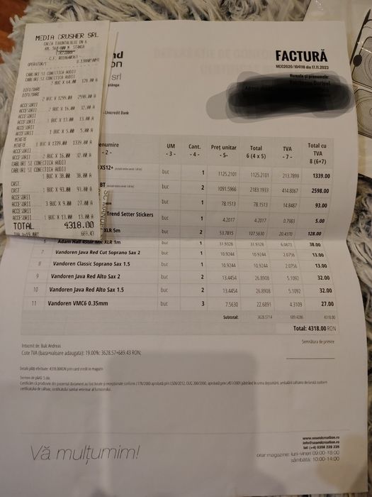 Vând 2 boxe activa plus mixer analog ,stare excelenta !!