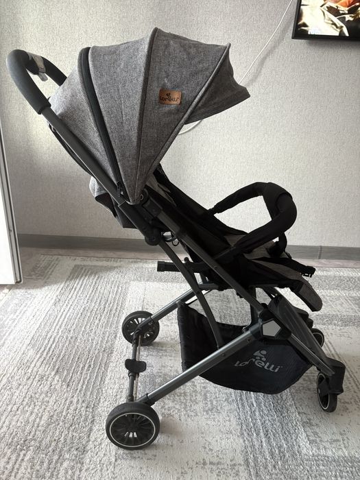 Коляска в хорошем состочнии. В  комплекте