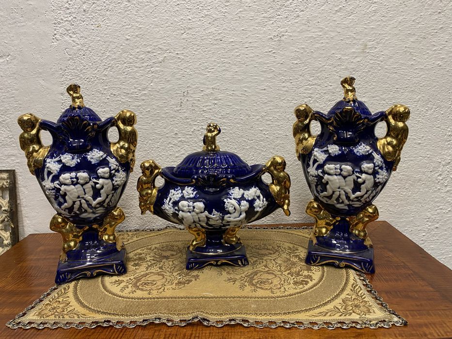 Троен порцеланов сет от италия ваза урна барок