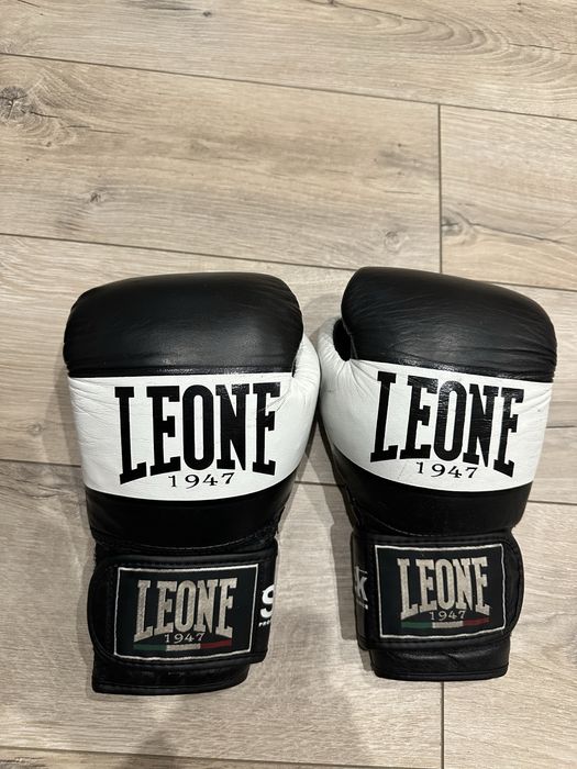 Боксови ръкавици Leone
