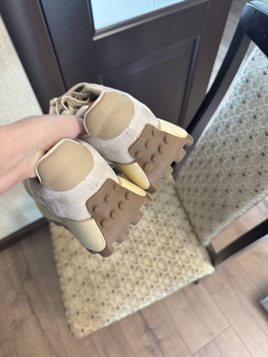 Кроссовки новые плотные на сейчас