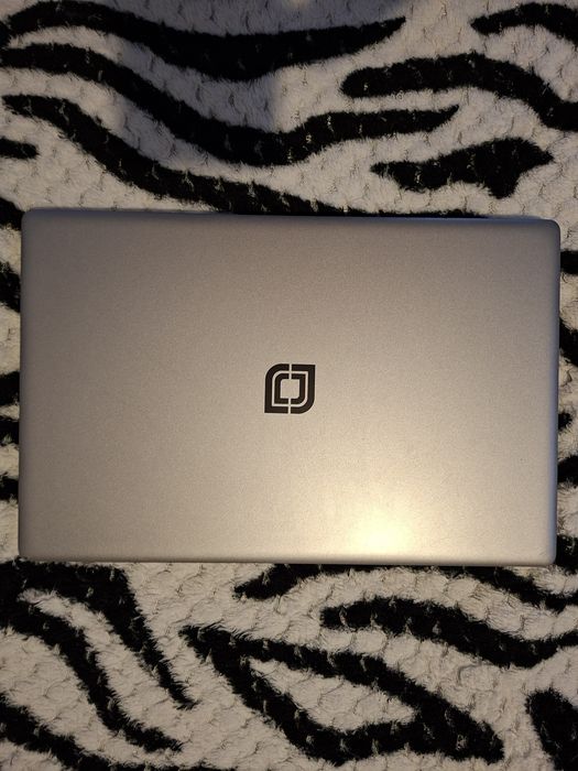 Лаптоп EZBook S6