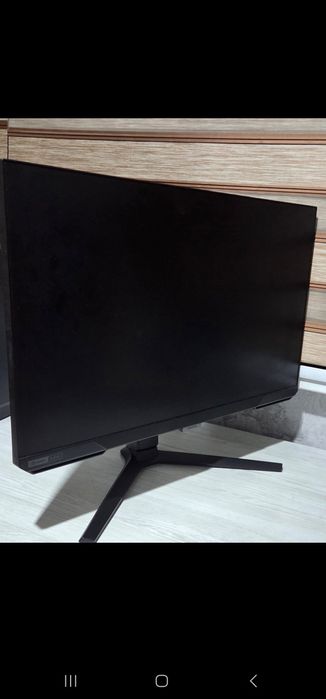 27" Samsung Odyssey G4 (G40B) 240hz
S27BG400EC, 240hz FullHD