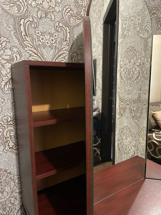 Туалетный столик трюмо с зеркалом