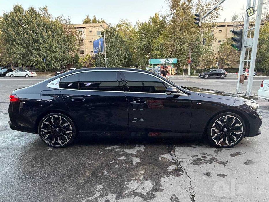 Продаётся  BMW I 5 35 L