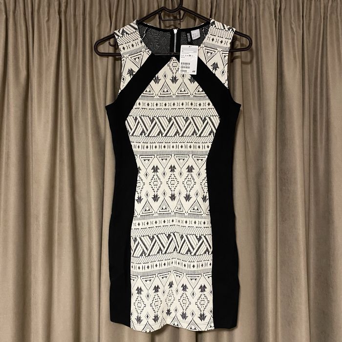 Рокля по тялото H&M, с етикет