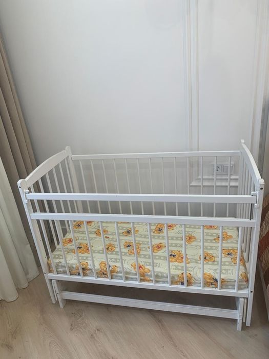 Кровать - качалка с матрасом продам