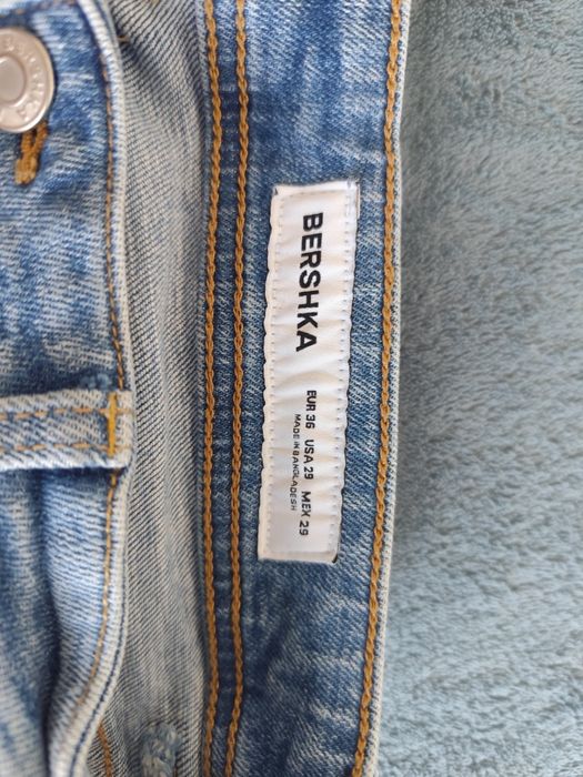 Blugi rupti bershka
