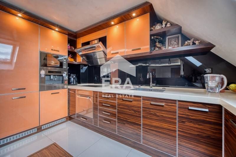 Продава се Тристаен апартамент в Варна, Възраждане 1 - 123 кв.м за 991 €/кв.м - Снимка #4