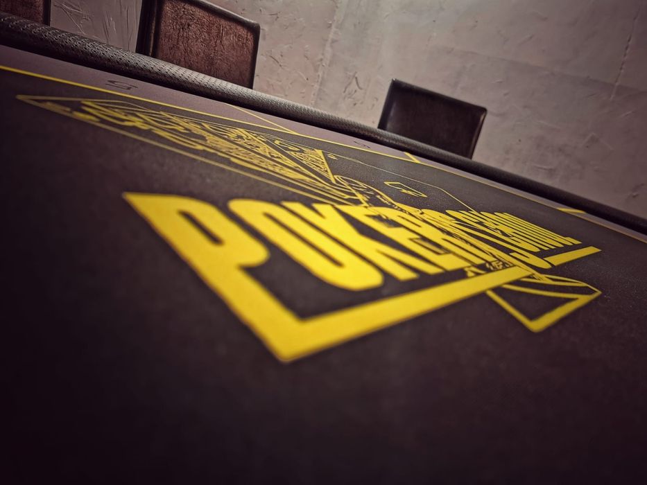 Masa de poker personalizata