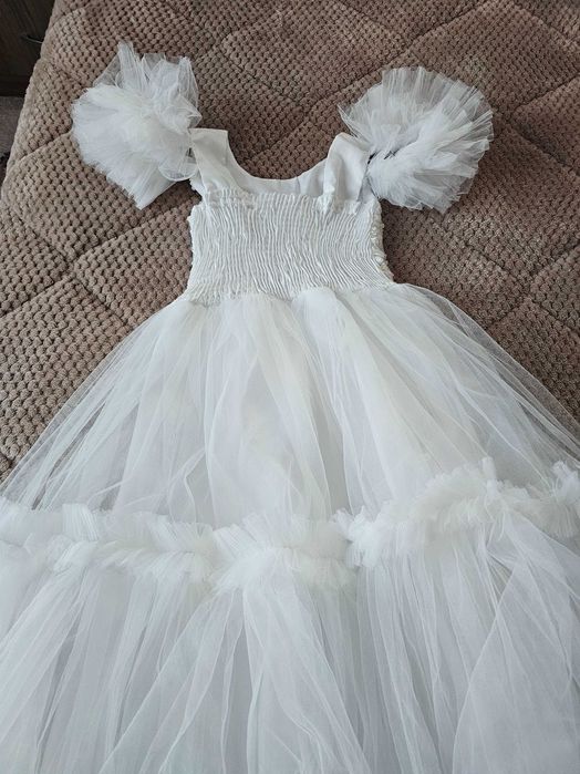 Детска шаферска рокля 128р-р и подарък към нея.