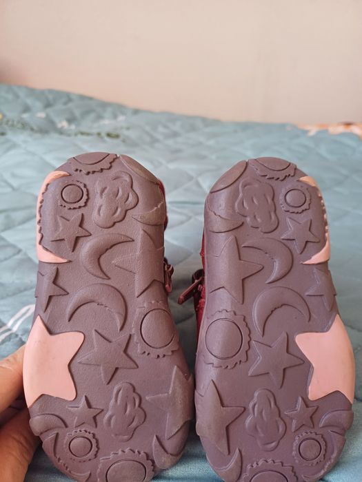 Продам детские ботинки